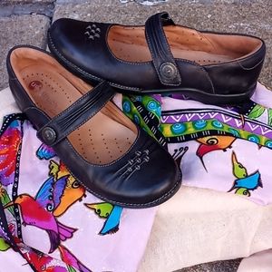 CLARKS Structured Mary Jane (Leather)